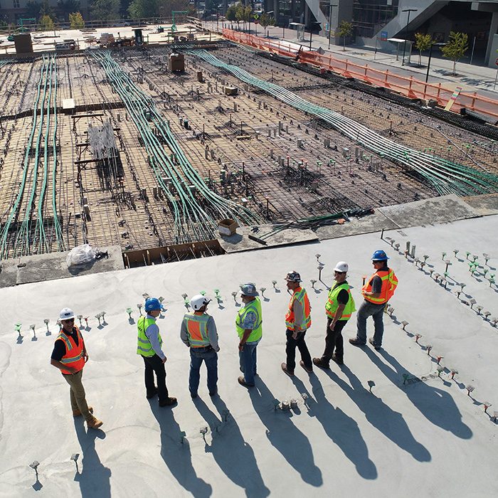 Ingenieros y Operarios en Obra Civil